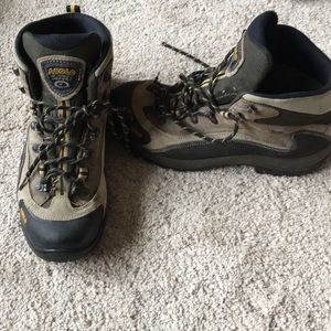 Asolo size 9.5 hiking gortex boots